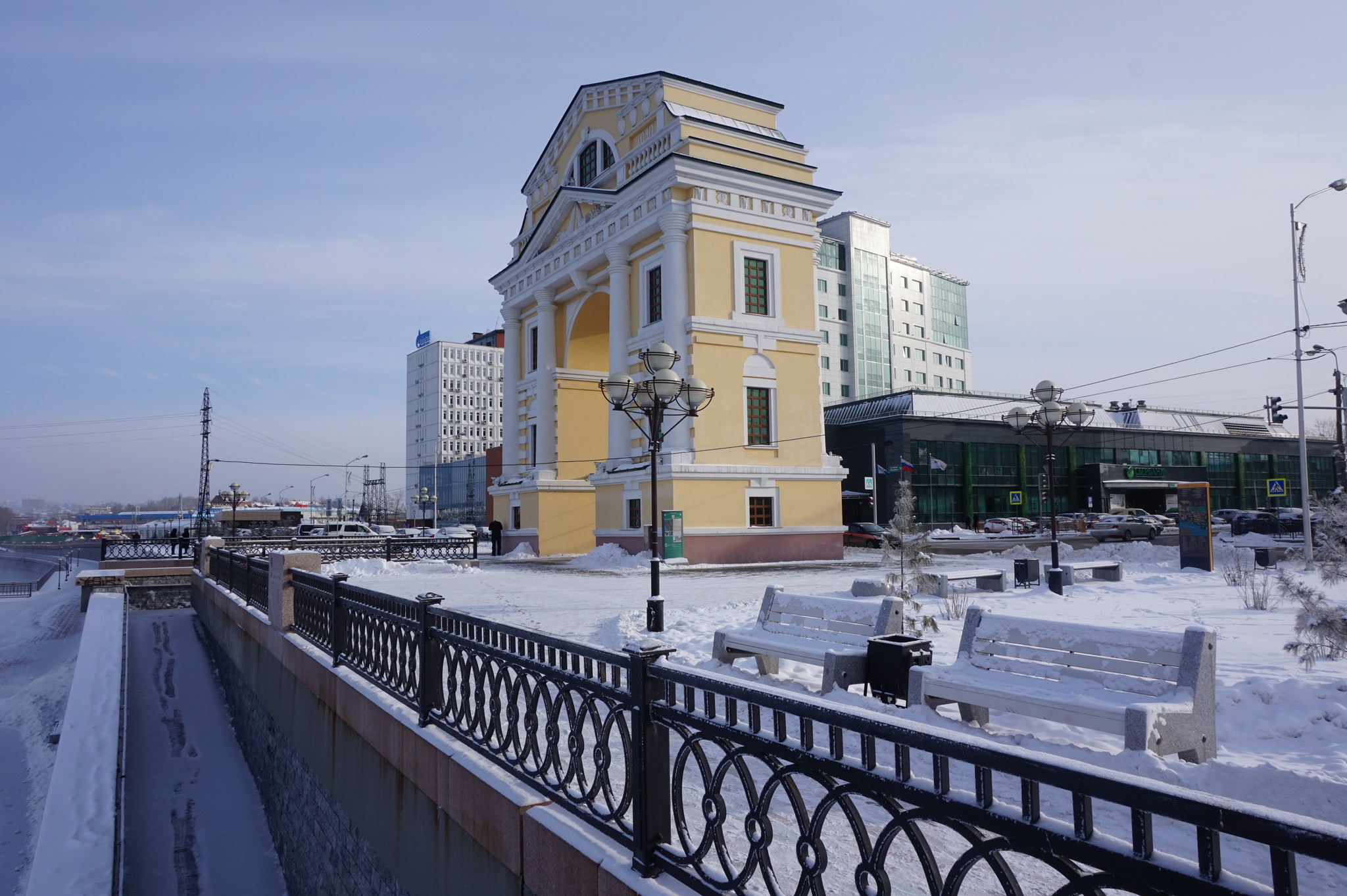 Ул нижняя набережная иркутск. Набережная ангары Иркутск зима. Нижняя набережная ангары Иркутск. Набережная реки Ангара Иркутск. Нижняя набережная ангары зима Иркутск.